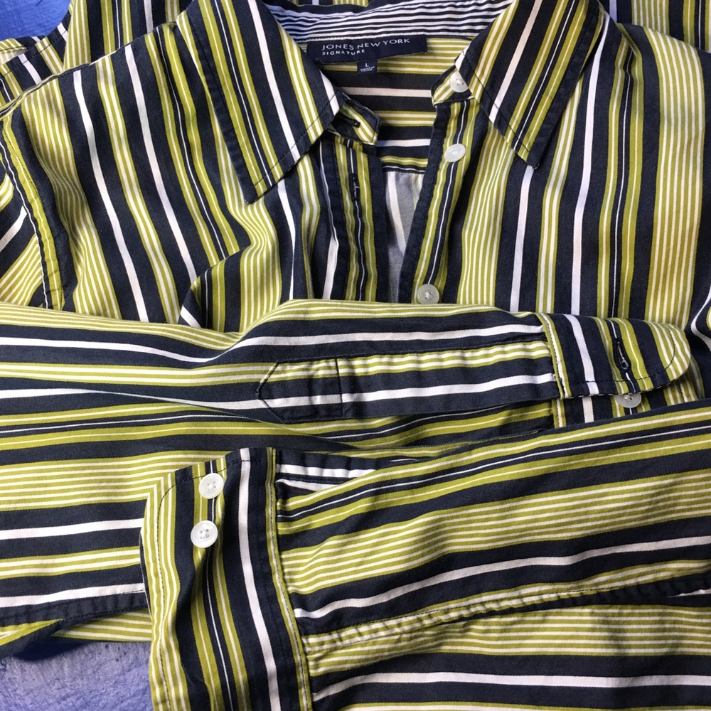 3/$38💄Jones New York shirt Women’s Button Down LG